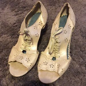 Rampage lace up wedges size 11